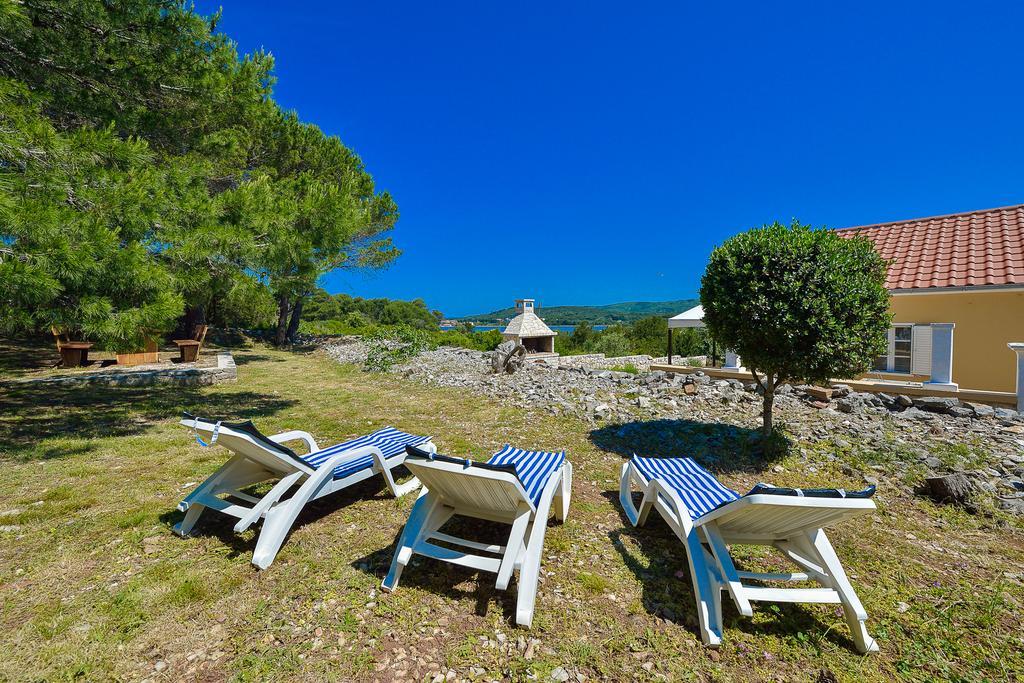 Guest House Sakarun Veli Rat Exterior photo